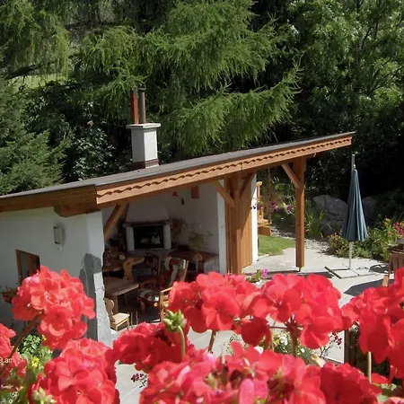 In Lungau Near Bus And Forest アパート ザンクト・ミヒャエル・イム・ルンガウ