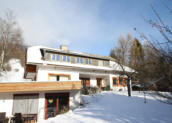 Apartman In Lungau Near Bus And Forest
